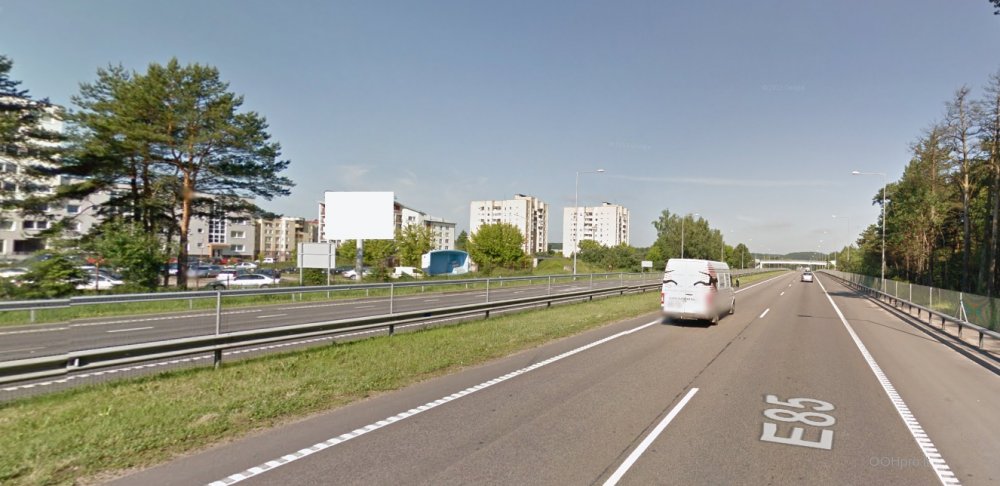 15 km nuo Vilniaus, Grigiškėse (A1 Vilnius-Kaunas automagistralė #266)